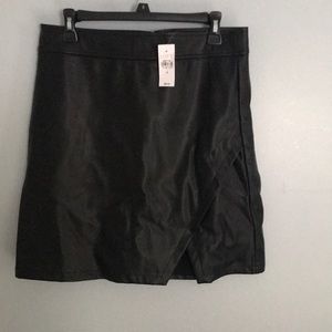 Loft NBW faux leathering lined skirt